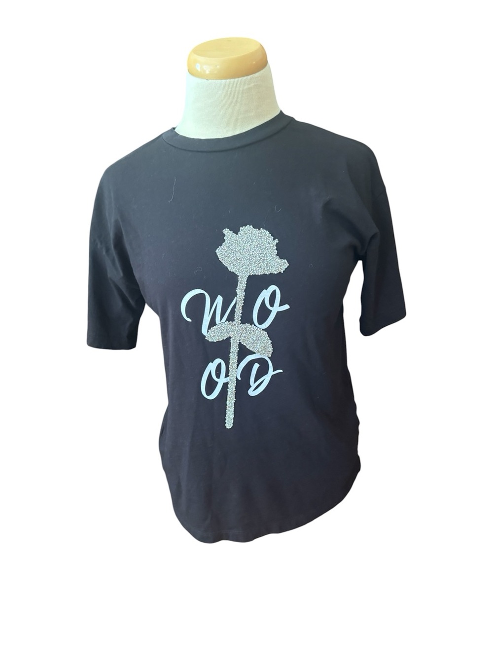 Ypekiol womens Black Graphic Tee with Silver Glitter FlowerI size M like new